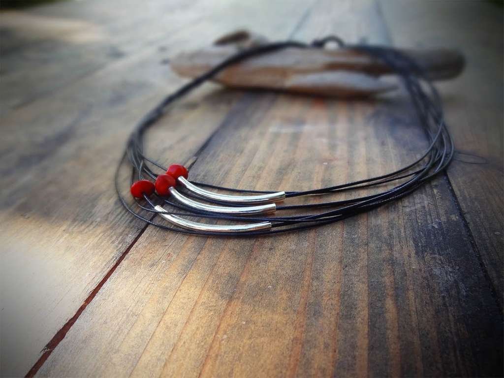 bijoux sur mesure collier graine et argent, sobre et épuré. création Atelier La Goutte