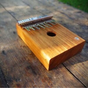 Kalimba en bois creusé fabriquée à la main dans l’Atelier La Goutte