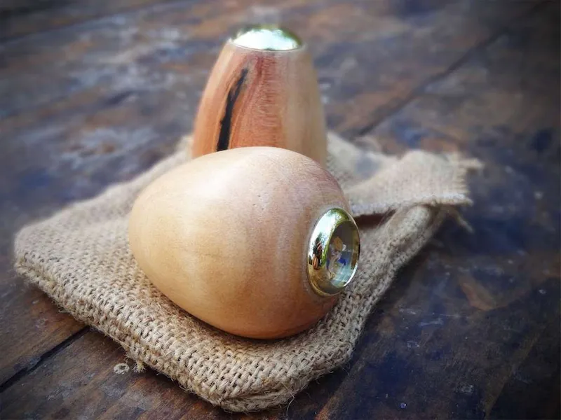 Olivoscope, eggoscope artisanal en bois tourné, petit kaléidoscope en forme d’olive, taille d’un œuf, fabriqué dans notre atelier des Hautes-Alpes