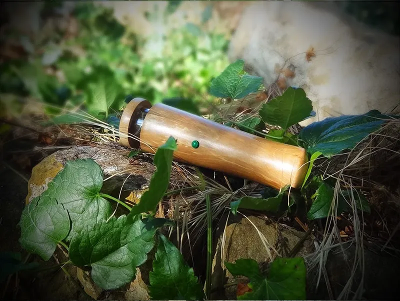 Kaléidoscope artisanal à lumière latérale en bois de pommier tourné, avec miroirs haute réflexion et chambre en verre pour des jeux de lumière colorés